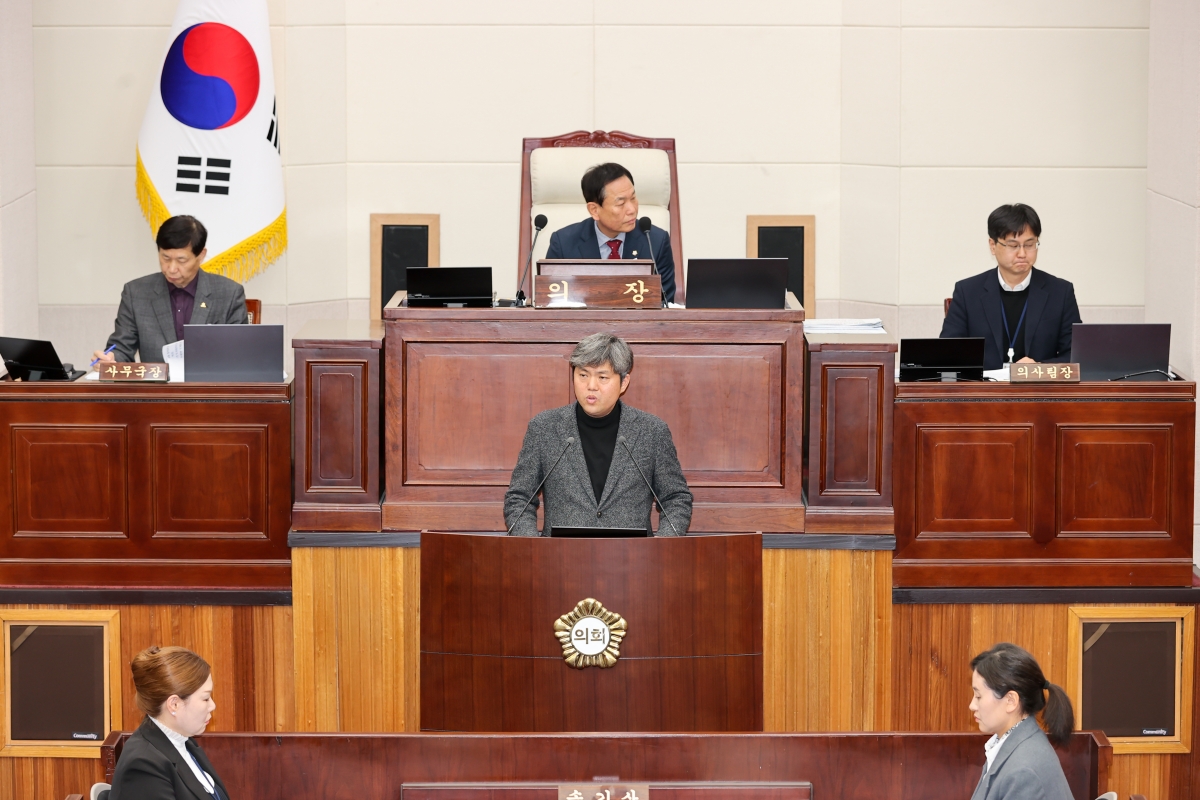 20260113-024[AMG_3762-1-제293회 임시회 제1차 본회의시 소진혁 의원 구미시장 및 관계공무원 출석요구의 건 제안설명.JPG