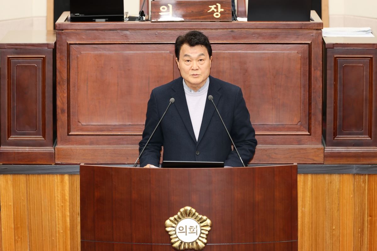 20260113-034[AMG_3786-1-제293회 임시회 제1차 본회의시 인사청문특별위원장에 호선된 김영태 의원 당선인사.JPG