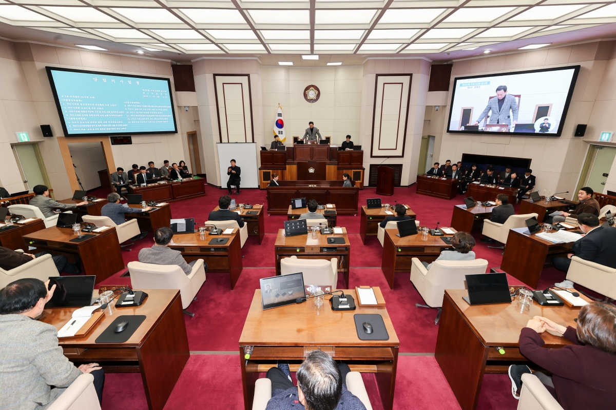 20260120-002[AMG_4218-1-제293회 임시회 제4차 본회의시 박교상 의장 회의주재.JPG