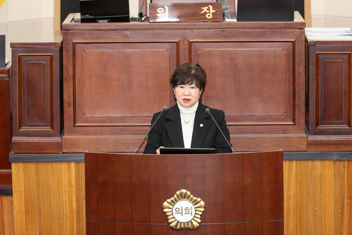 20260120-020[AMG_4239-1-제293회 임시회 제4차 본회의시 장미경 기획행정위원장 상임위원회 활동결과보고.JPG