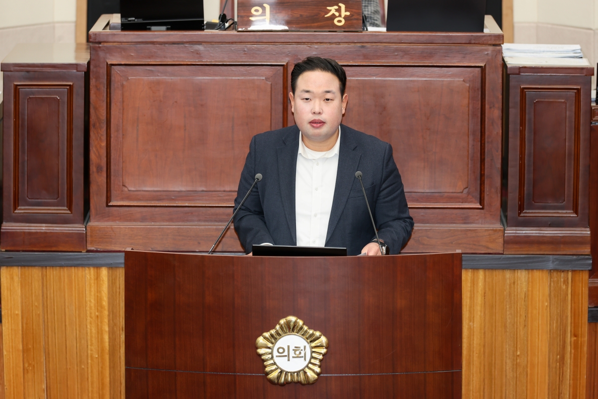 20260120-024[AMG_4249-1-제293회 임시회 제4차 본회의시 정지원 산업건설위원회 간사 상임위원회 활동결과보고.JPG