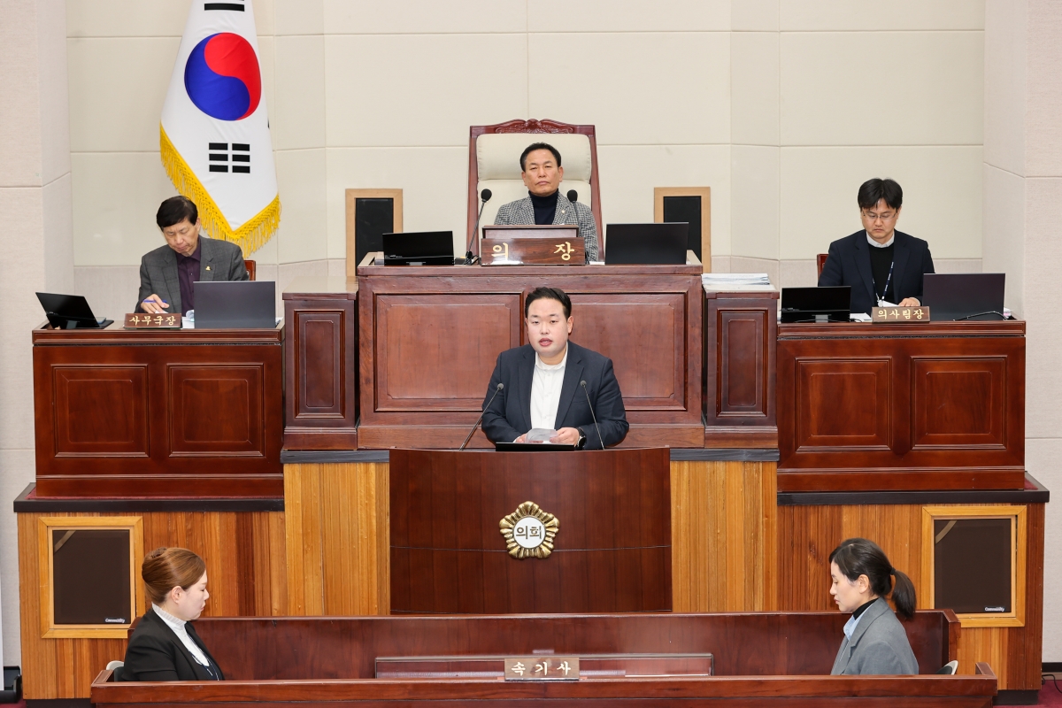 20260120-026[AMG_4254-1-제293회 임시회 제4차 본회의시 정지원 산업건설위원회 간사 상임위원회 활동결과보고.JPG