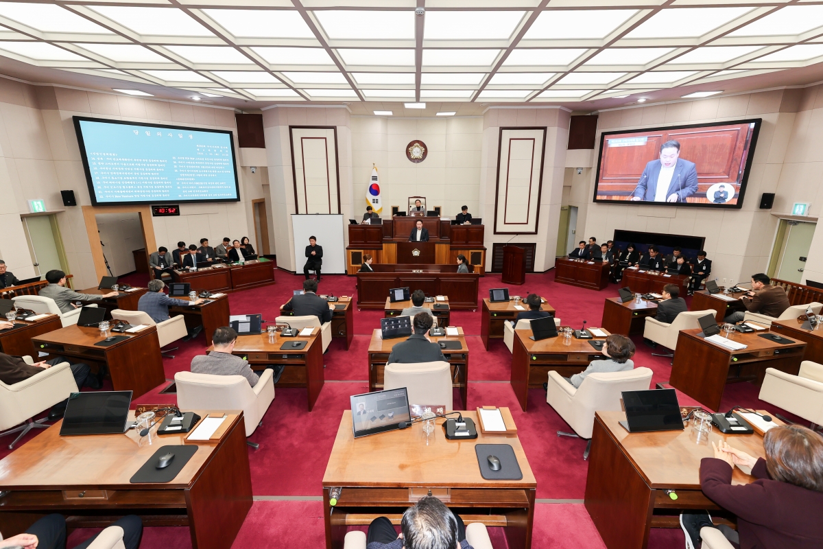 20260120-027[AMG_4256-1-제293회 임시회 제4차 본회의시 정지원 산업건설위원회 간사 상임위원회 활동결과보고.JPG