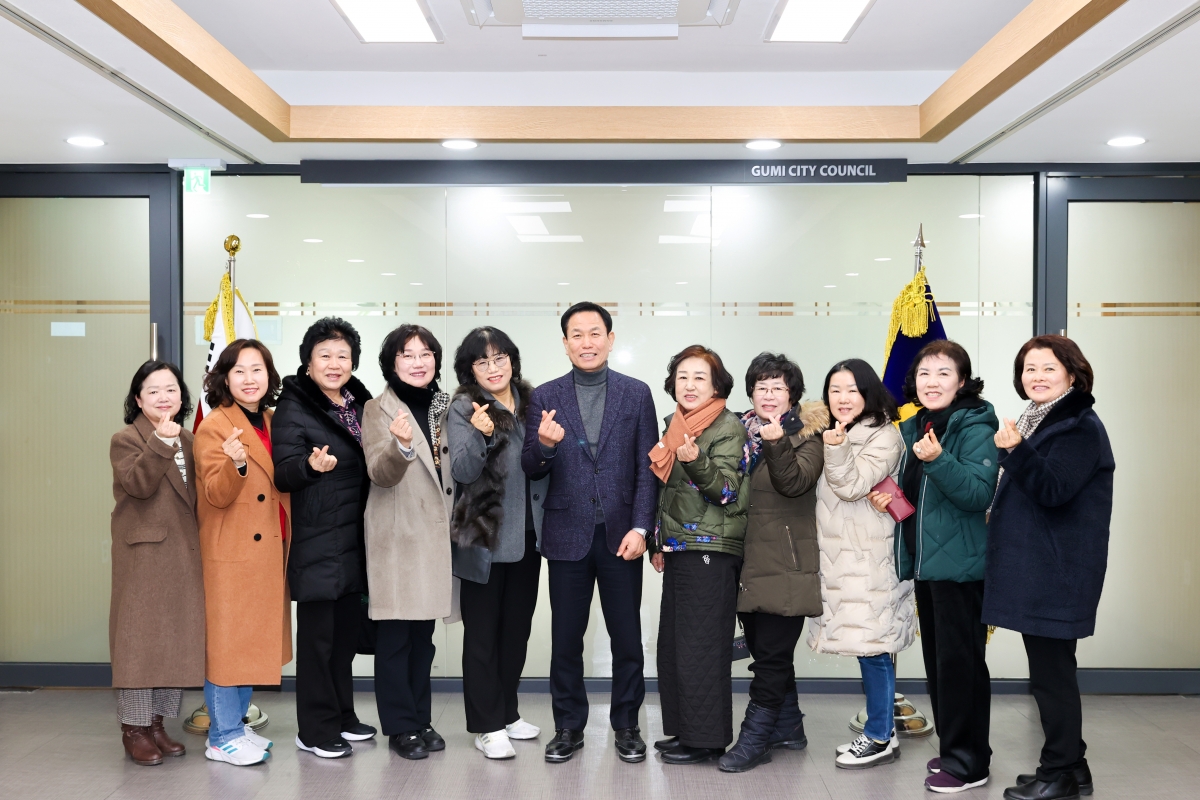 20260126-002[AMG_4668-1-21세기여성정치연합회장 일행 의장실 방문.jpg