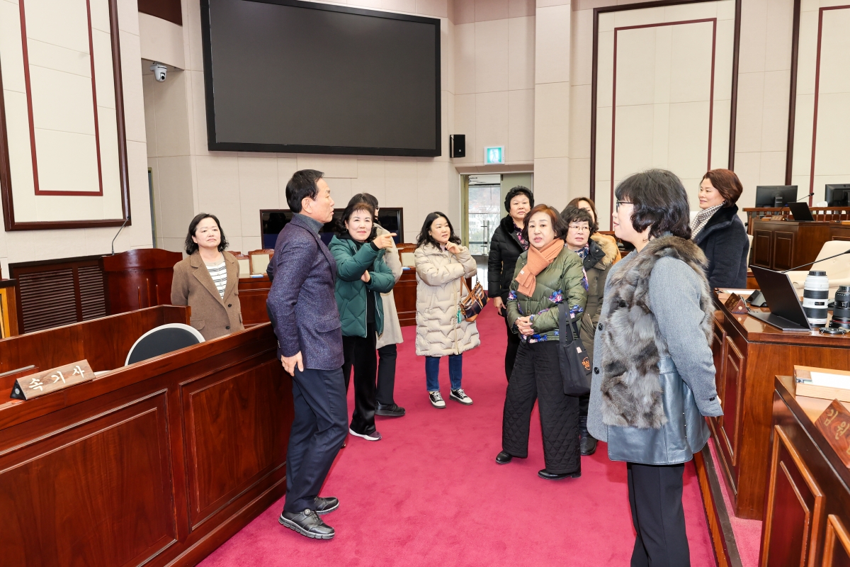 20260126-023[AMG_4732-1-21세기여성정치연합회장 일행 의장실 방문.JPG