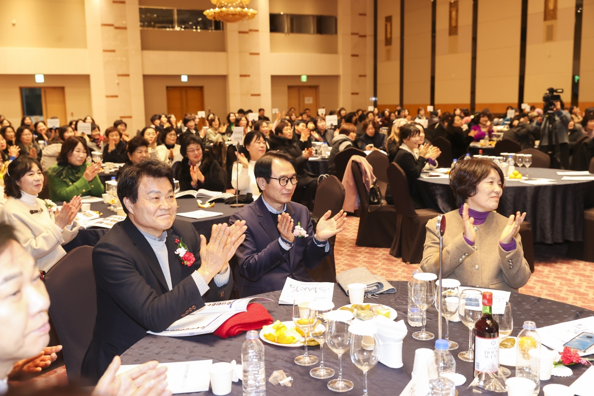 20260203-046[AMG_5076-2-구미시여성단체협의회 회장 이취임식 및 신년교례회.jpg