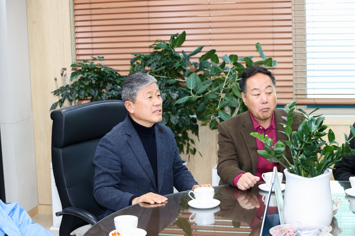 20260209-003[AMG_5355-1-선산읍 새마을지도자 일행 부의장실 방문.JPG