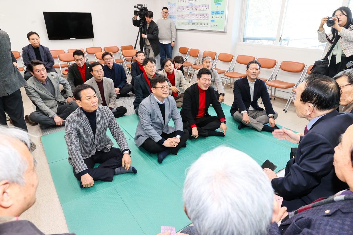 20260213-016[AMG_5622-1-2026 설 맞이 노인종합복지회관 격려 방문.JPG