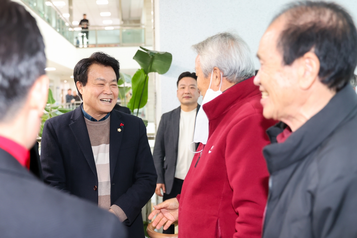 20260213-004[AMG_5594-1-2026 설 맞이 노인종합복지회관 격려 방문.JPG