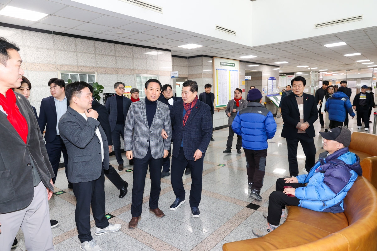 20260213-002[AMG_5591-1-2026 설 맞이 노인종합복지회관 격려 방문.JPG