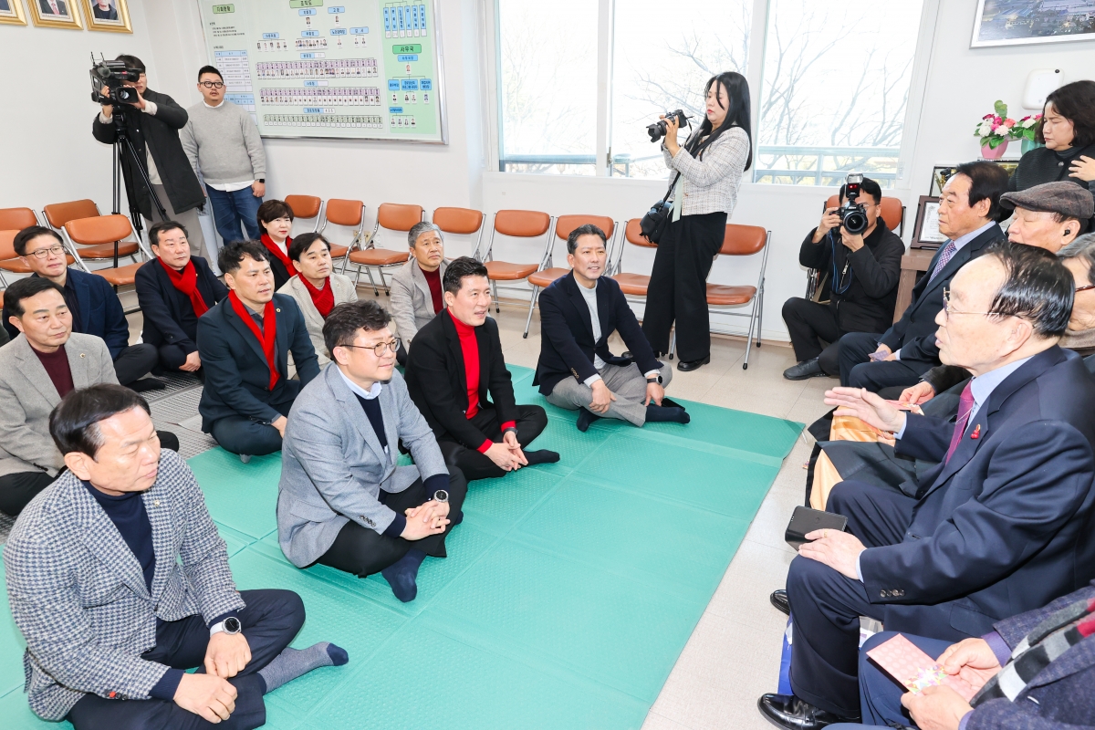 20260213-017[AMG_5624-1-2026 설 맞이 노인종합복지회관 격려 방문.JPG