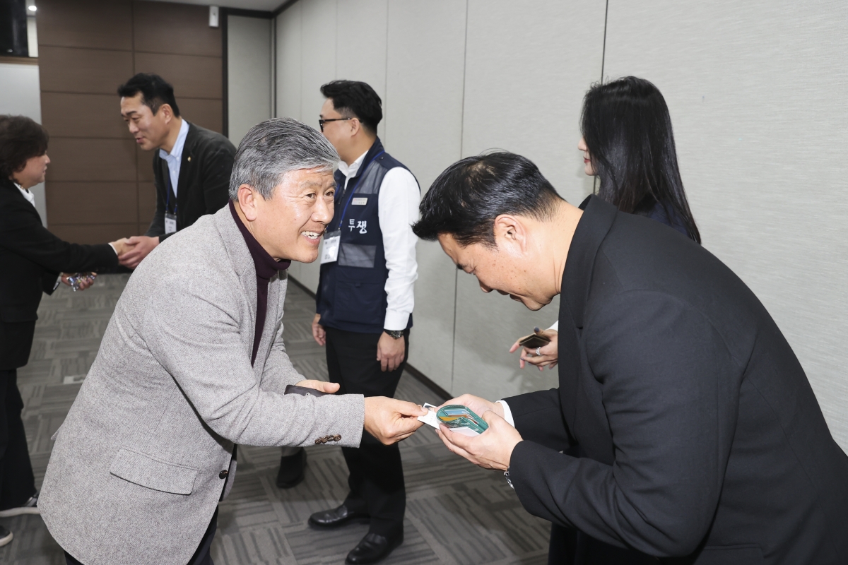 20260223-006[AMG_5994-1-2-한국노총 구미지부 제48년차 정기대의원대회 및 회장 이취임식.jpg