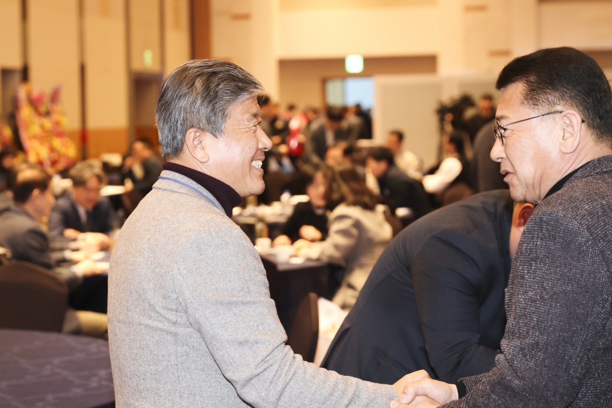 20260223-059[AMG_6090-1-사)구미산업단지경영자협의회 제10,11대 회장 이취임식.jpg