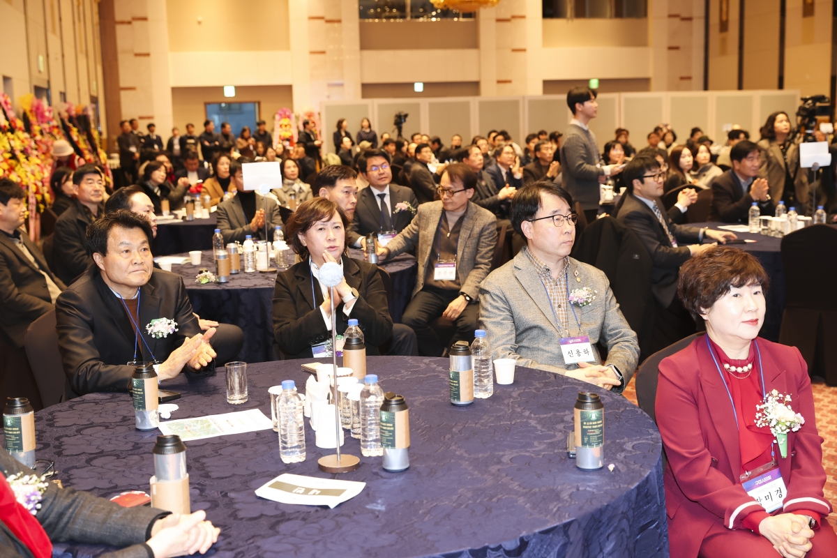 20260223-066[AMG_6105-1-사)구미산업단지경영자협의회 제10,11대 회장 이취임식.jpg