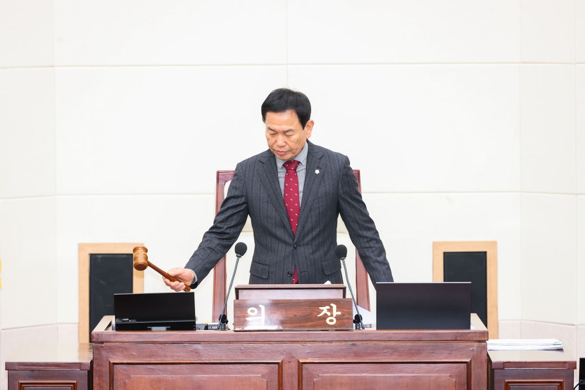 20260311-003[AMG_7475-1-제294회 임시회 제1차 본회의시 박교상 의장 회의주재.JPG