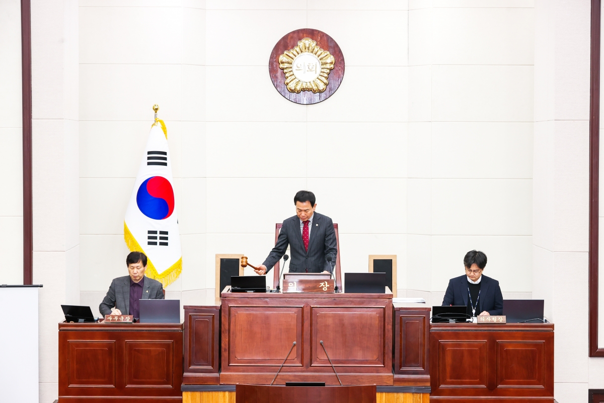 20260311-017[AMG_7514-1-제294회 임시회 제1차 본회의시 박교상 의장 회의주재.JPG