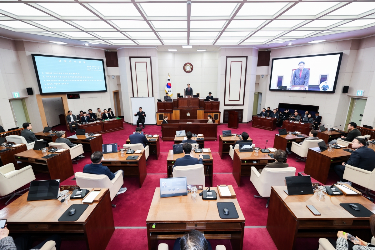 20260311-024[AMG_7530-1-제294회 임시회 제1차 본회의시 박교상 의장 회의주재.JPG