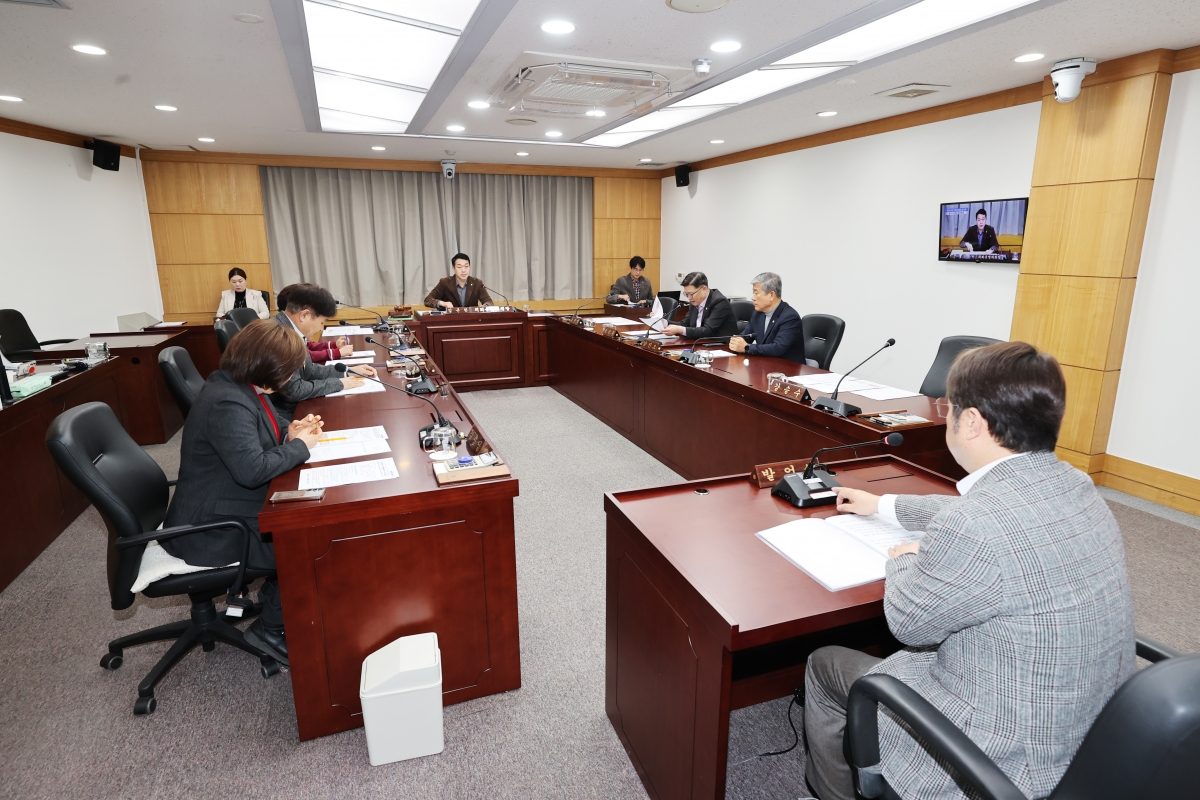 20260312-004[AMG_7617-1-제294회 임시회 의회운영위원회 조례안 심사활동.JPG