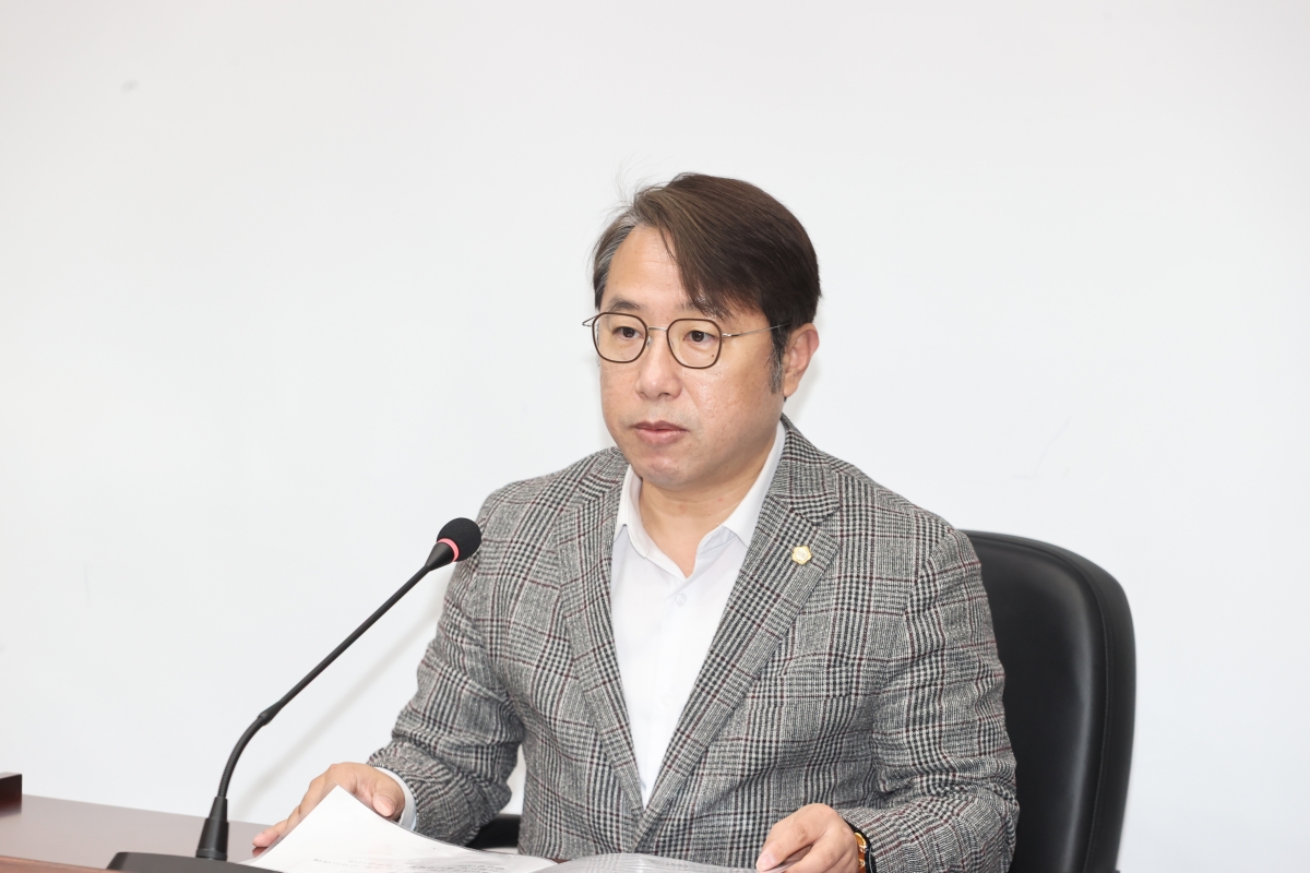 20260312-002[AMG_7609-1-제294회 임시회 의회운영위원회 조례안 심사활동.JPG