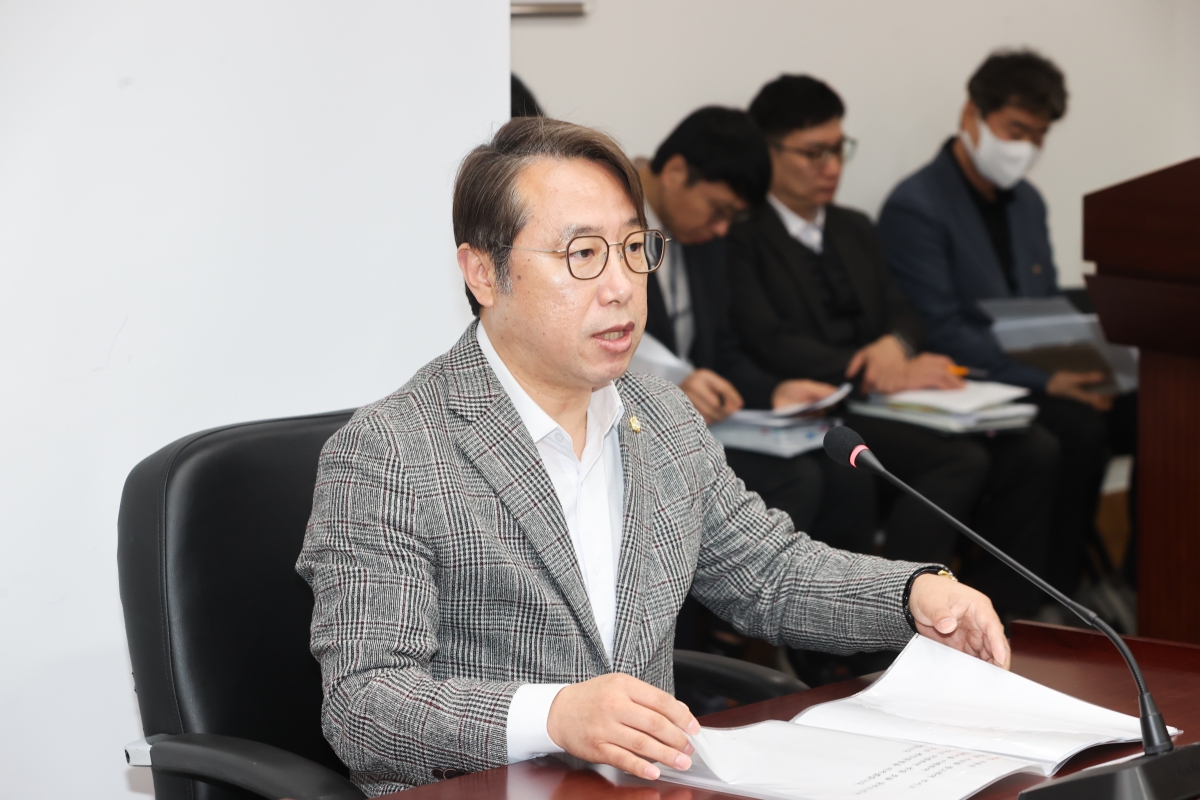 20260312-005[AMG_7619-1-제294회 임시회 의회운영위원회 조례안 심사활동.JPG