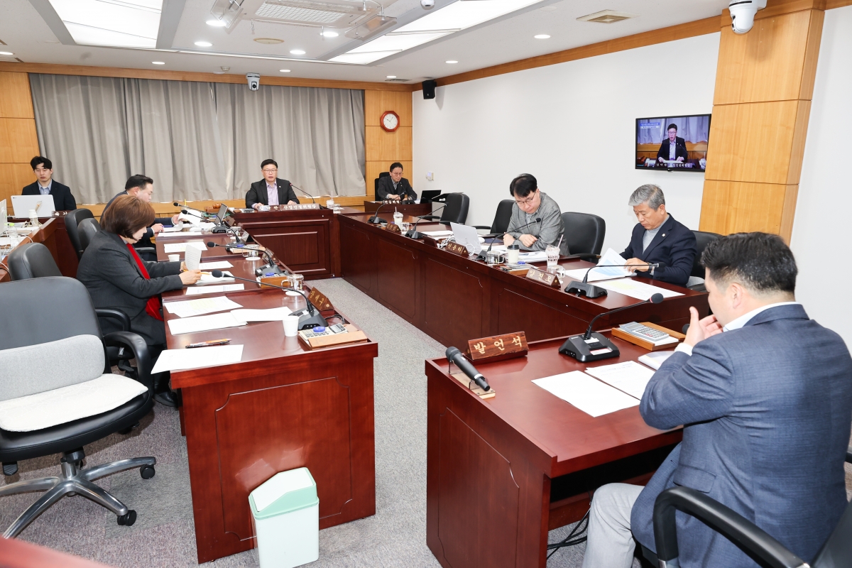 20260312-027[AMG_7651-1-제294회 임시회 산업건설위원회 조례안 심사활동.JPG