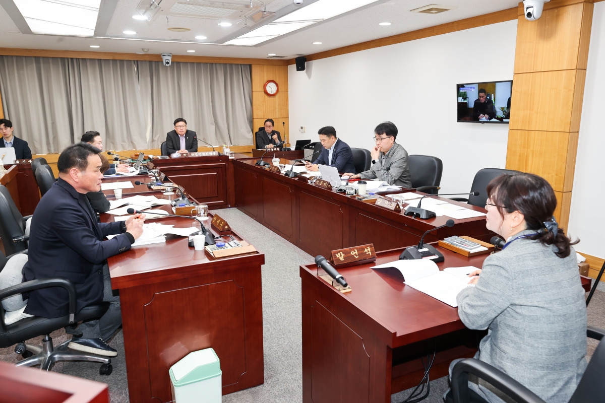 20260312-031[AMG_7715-1-제294회 임시회 산업건설위원회 조례안 심사활동.JPG