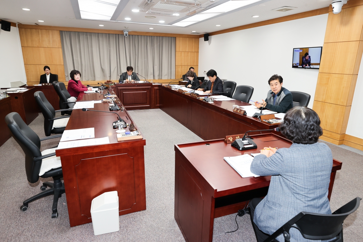 20260312-033[AMG_7675-1-제294회 임시회 문화환경위원회 조례안 심사활동.JPG