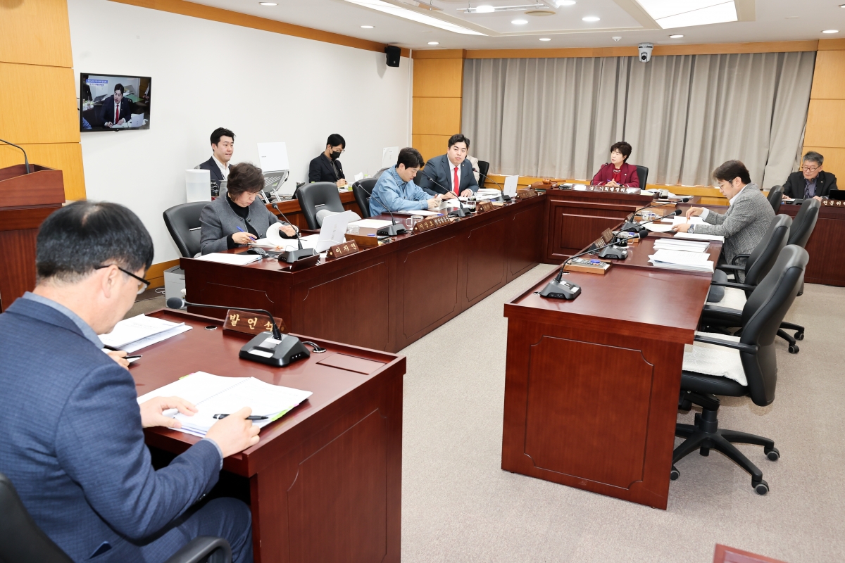 20260312-009[AMG_7721-1-제294회 임시회 기획행정위원회 조례안 심사활동.JPG