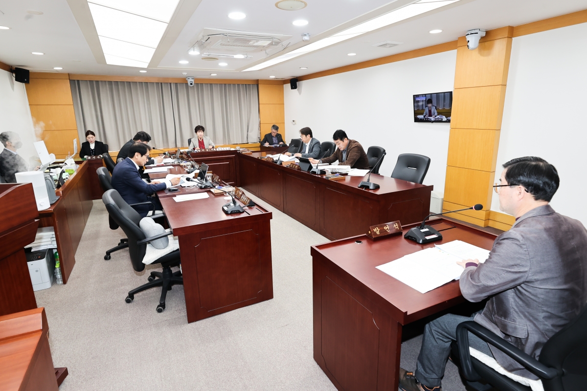 20260313-001[AMG_8002-1-제294회 임시회 기획행정위원회 조례안 심사활동.JPG