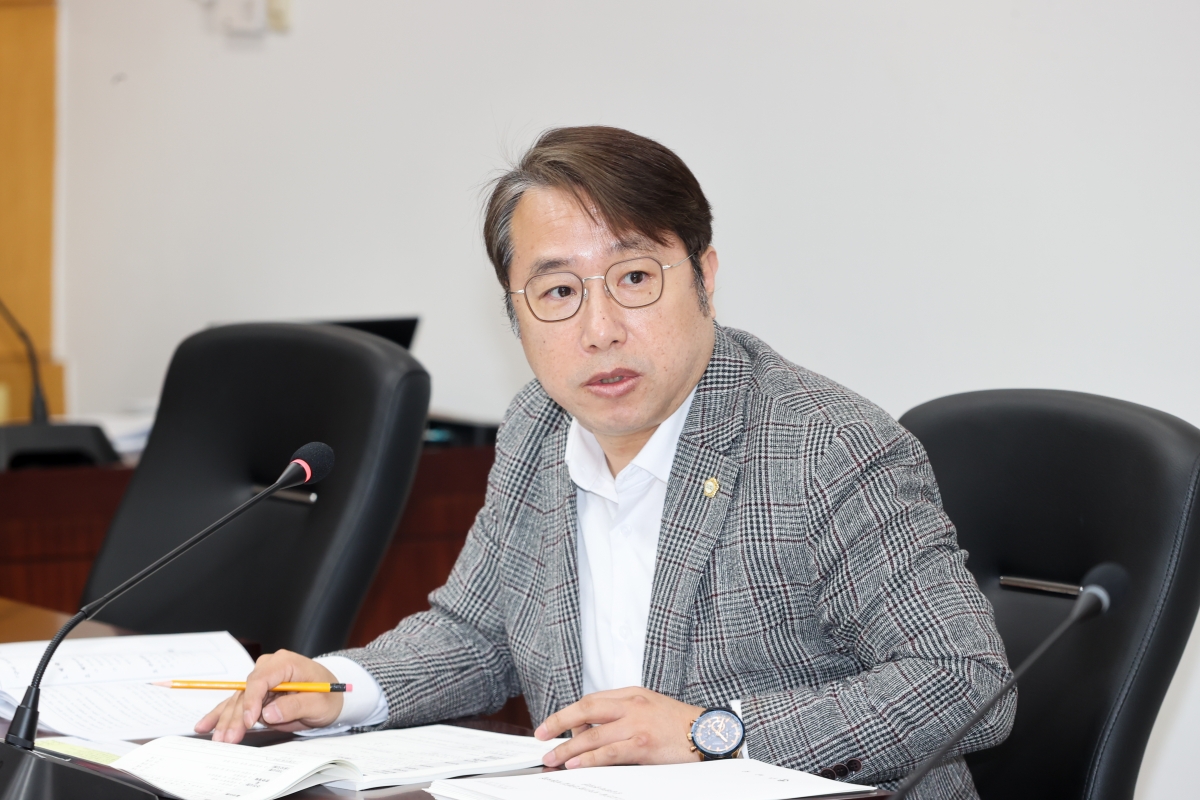 20260312-014[AMG_7730-1-제294회 임시회 기획행정위원회 조례안 심사활동.JPG