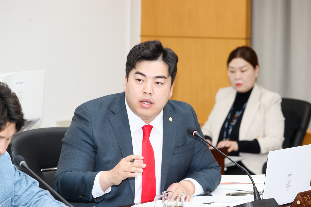 20260312-011[AMG_7725-1-제294회 임시회 기획행정위원회 조례안 심사활동.JPG