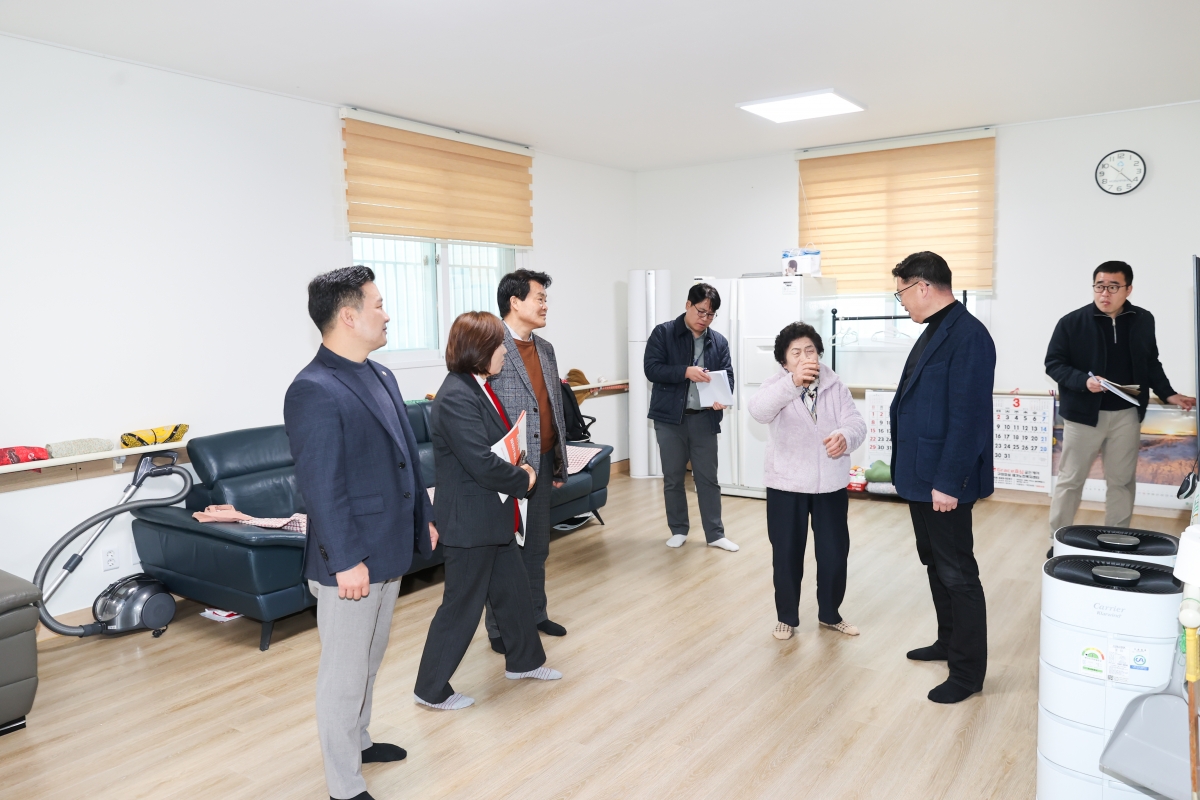 20260316-007[AMG_8155-1-제294회 임시회 현안해결을 위한 특별위원회 선주원남동 도시재생사업 행복놀이터 경로당 현장방문.JPG