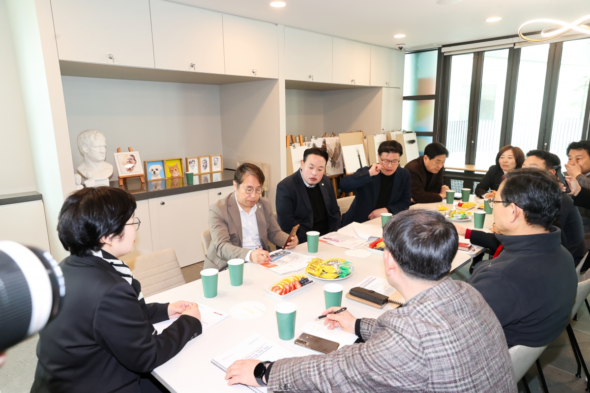 20260316-019[AMG_8199-1-제294회 임시회 현안해결을 위한 특별위원회 선주원남동 도시재생사업 금리단 상생팩토리 현장방문.JPG