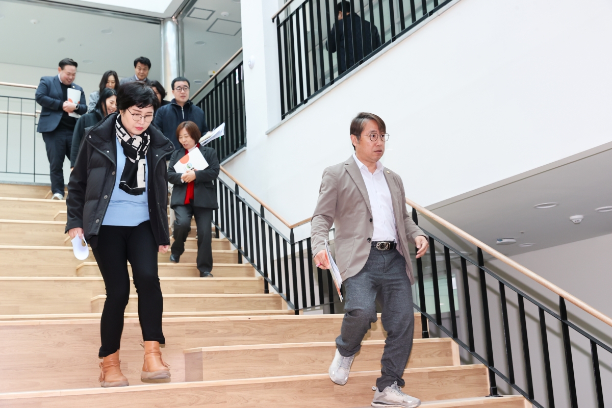 20260316-032[AMG_8232-1-제294회 임시회 현안해결을 위한 특별위원회 원평동 도시재생사업 생활문화센터 현장방문.JPG