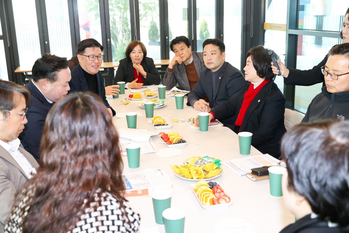 20260316-021[AMG_8202-1-제294회 임시회 현안해결을 위한 특별위원회 선주원남동 도시재생사업 금리단 상생팩토리 현장방문.JPG