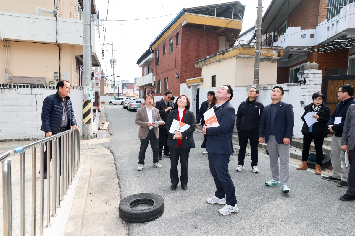 20260316-002[AMG_8148-1-제294회 임시회 현안해결을 위한 특별위원회 선주원남동 도시재생사업 행복놀이터 경로당 현장방문.JPG