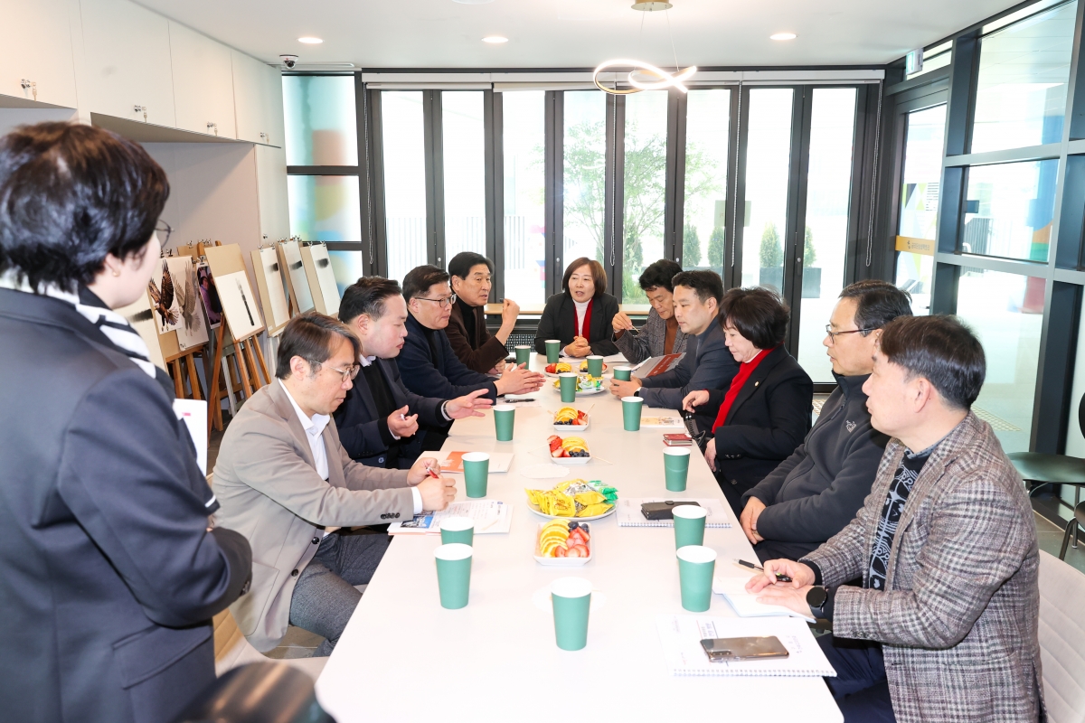 20260316-018[AMG_8197-1-제294회 임시회 현안해결을 위한 특별위원회 선주원남동 도시재생사업 금리단 상생팩토리 현장방문.JPG