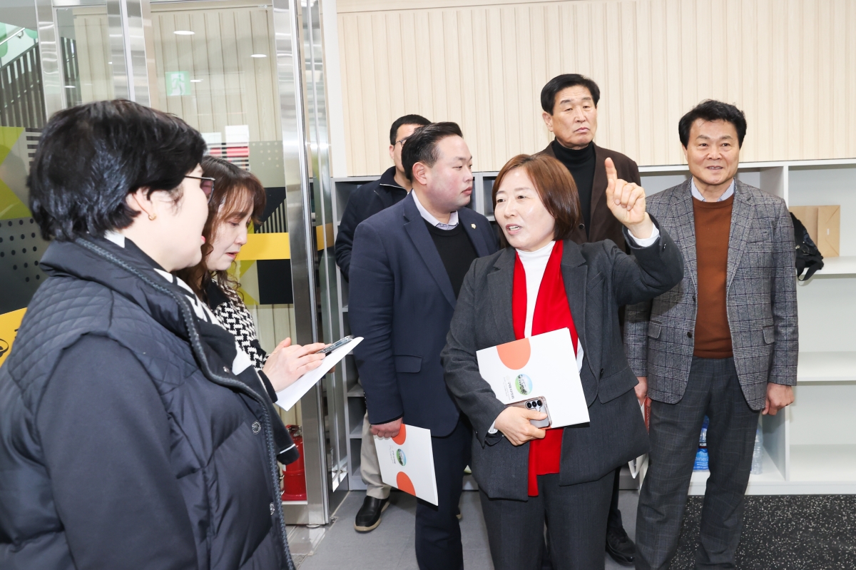 20260316-012[AMG_8173-1-제294회 임시회 현안해결을 위한 특별위원회 선주원남동 도시재생사업 금리단 상생팩토리 현장방문.JPG