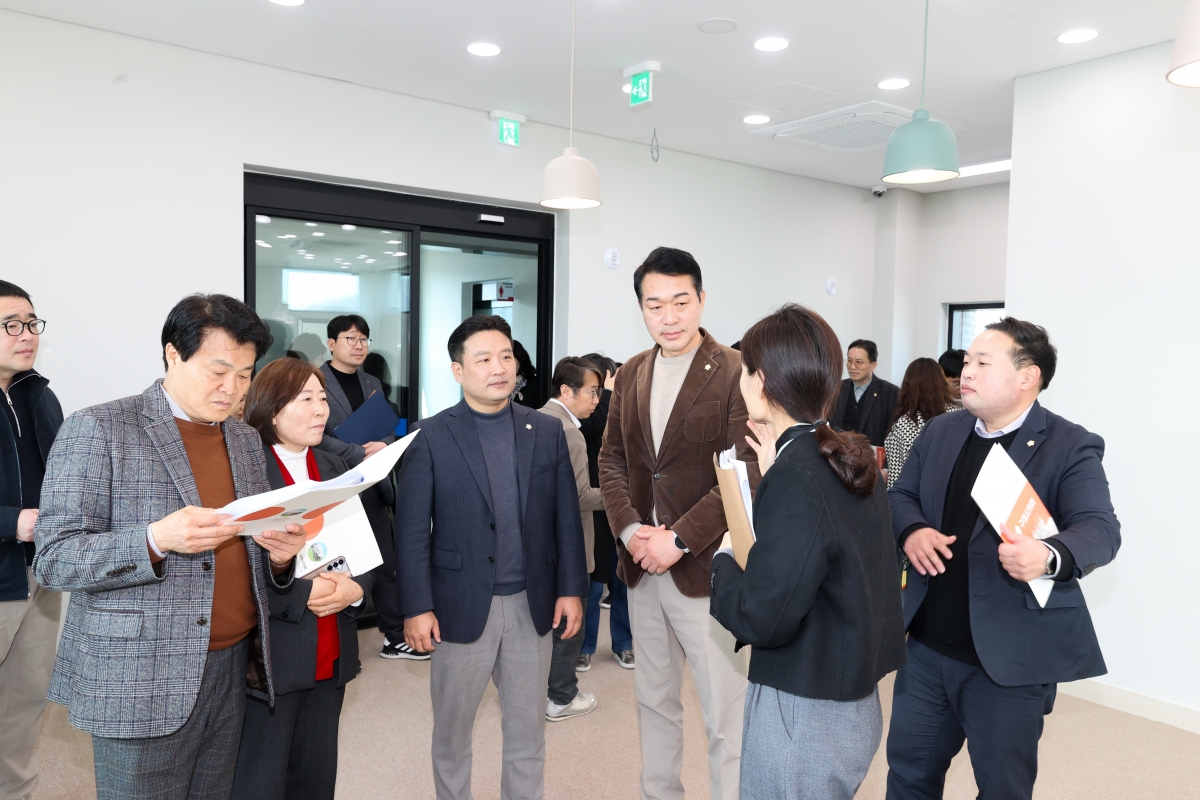 20260316-038[AMG_8245-1-제294회 임시회 현안해결을 위한 특별위원회 원평동 금오시장 도시재생사업 상상어울림 플랫폼 소통 현장방문.JPG