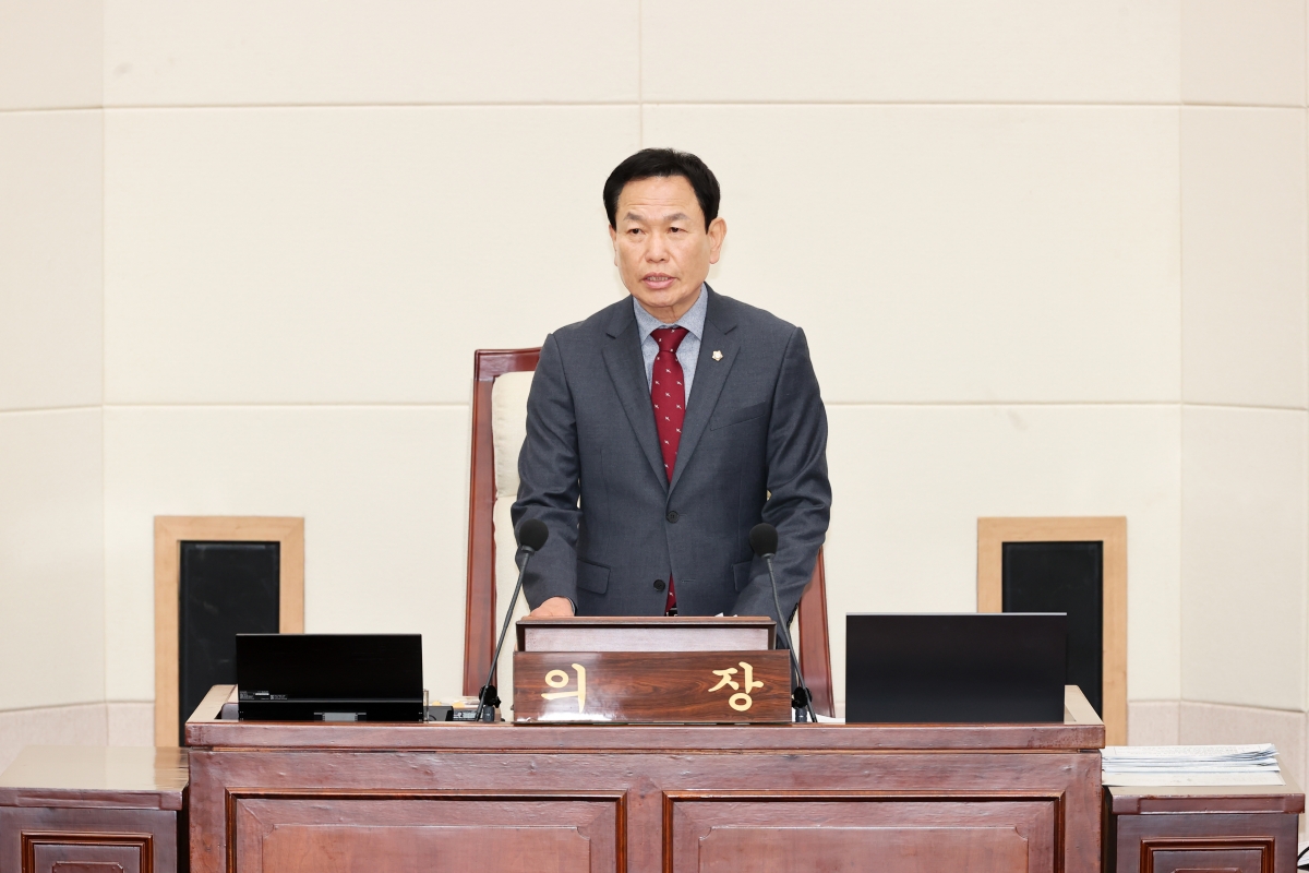 20260317-006[AMG_8328-1-제294회 임시회 제2차 본회의시 박교상 의장 회의주재.jpg