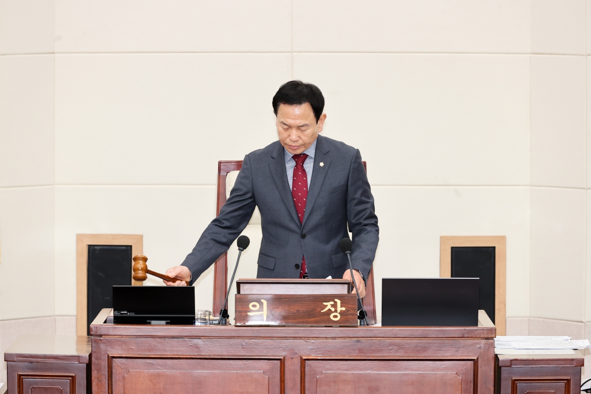 20260317-004[AMG_8304-1-제294회 임시회 제2차 본회의시 박교상 의장 회의주재.jpg