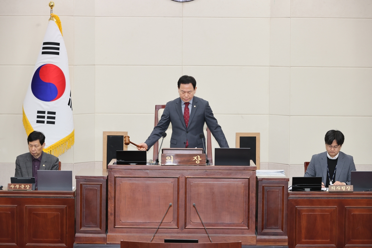 20260317-005[AMG_8315-1-제294회 임시회 제2차 본회의시 박교상 의장 회의주재.jpg