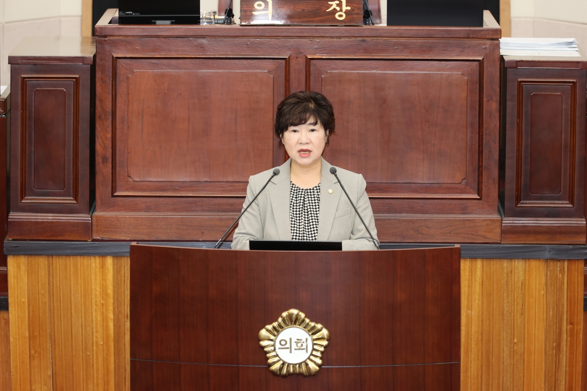 20260317-019[AMG_8318-1-제294회 임시회 제2차 본회의시 장미경 기획행정위원장 상임위원회 활동결과보고.jpg