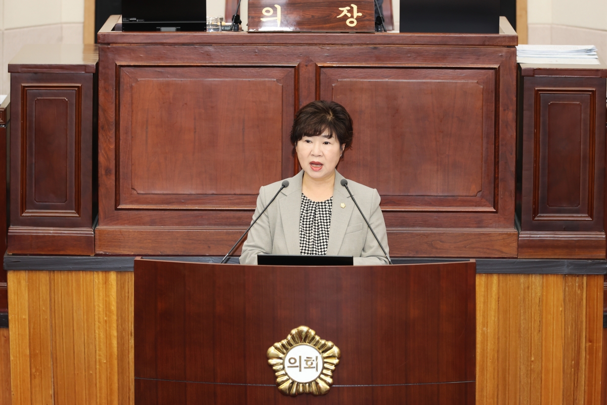 20260317-020[AMG_8320-1-제294회 임시회 제2차 본회의시 장미경 기획행정위원장 상임위원회 활동결과보고.jpg
