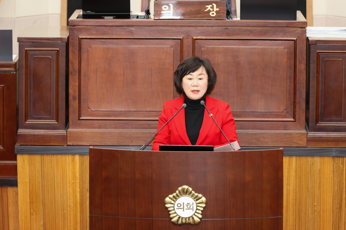 20260317-026[AMG_8344-1-제294회 임시회 제2차 본회의시 이정희 문화환경위원회 간사 상임위원회 활동결과보고.JPG