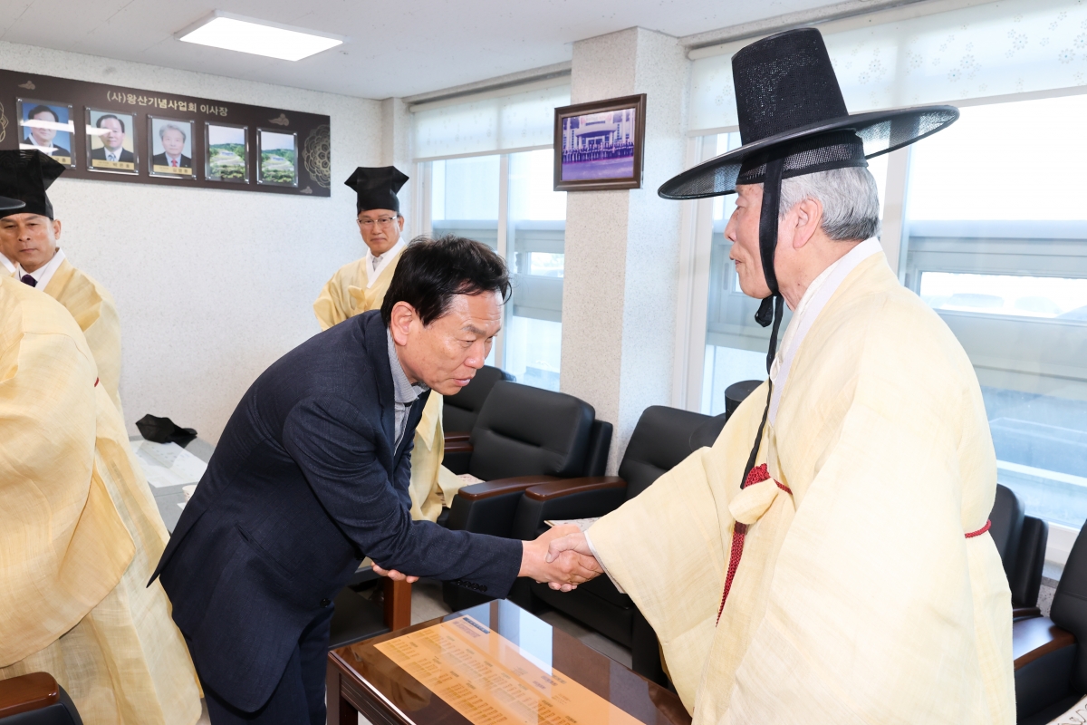 20260402-002[AMG_9406-1-왕산허위선생 단신 171주기 춘계 향사.JPG