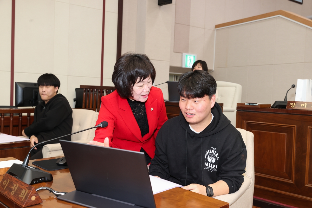 20260403-007[AMG_9647-1-구미혜당학교 일행 의회 견학.JPG