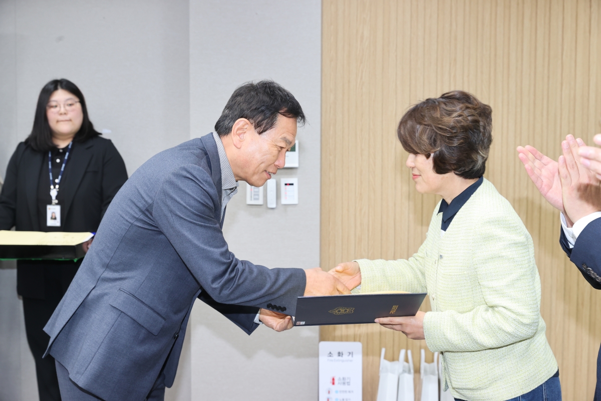 20260409-003[AMG_0151-1-2025회계연도 결산검사위원 선임 위촉식.JPG