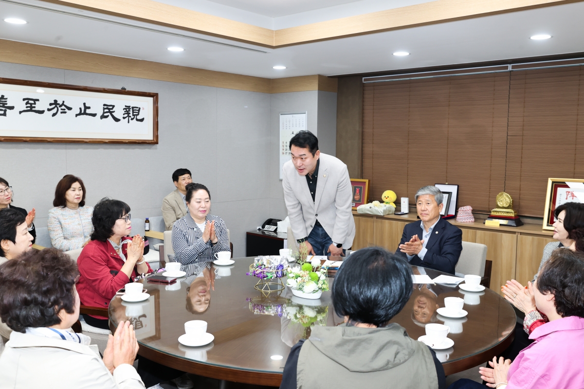 20260409-043[AMG_0247-1-구미시 여성단체협의회장단 의회 방문.JPG