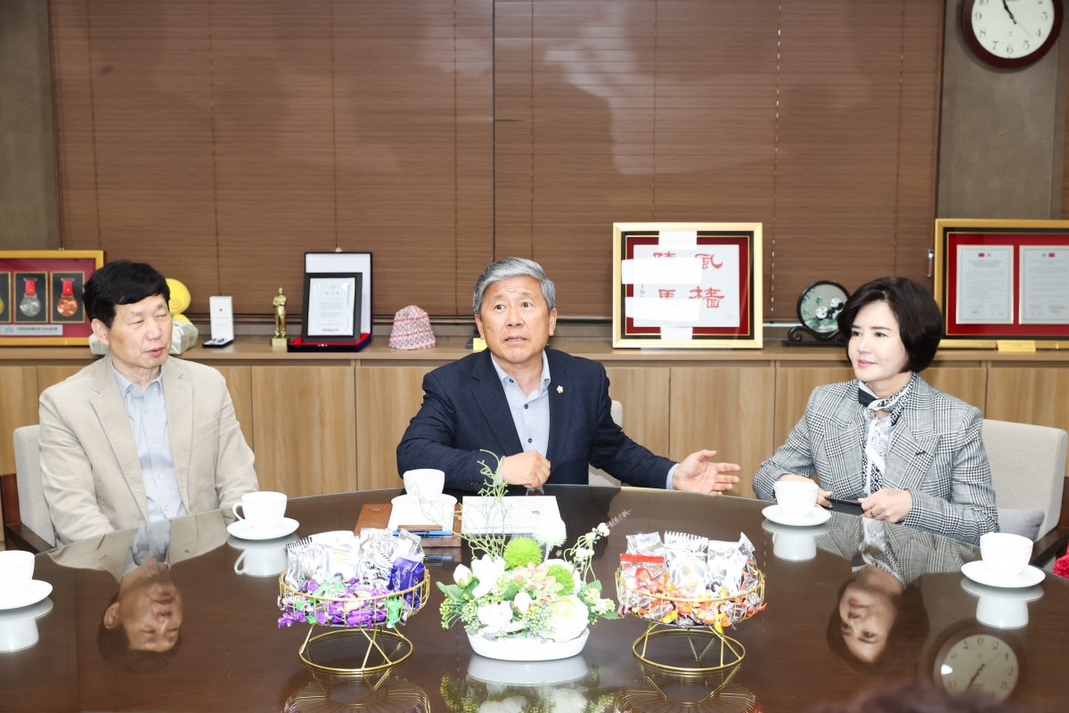 20260409-040[AMG_0239-1-구미시 여성단체협의회장단 의회 방문.JPG